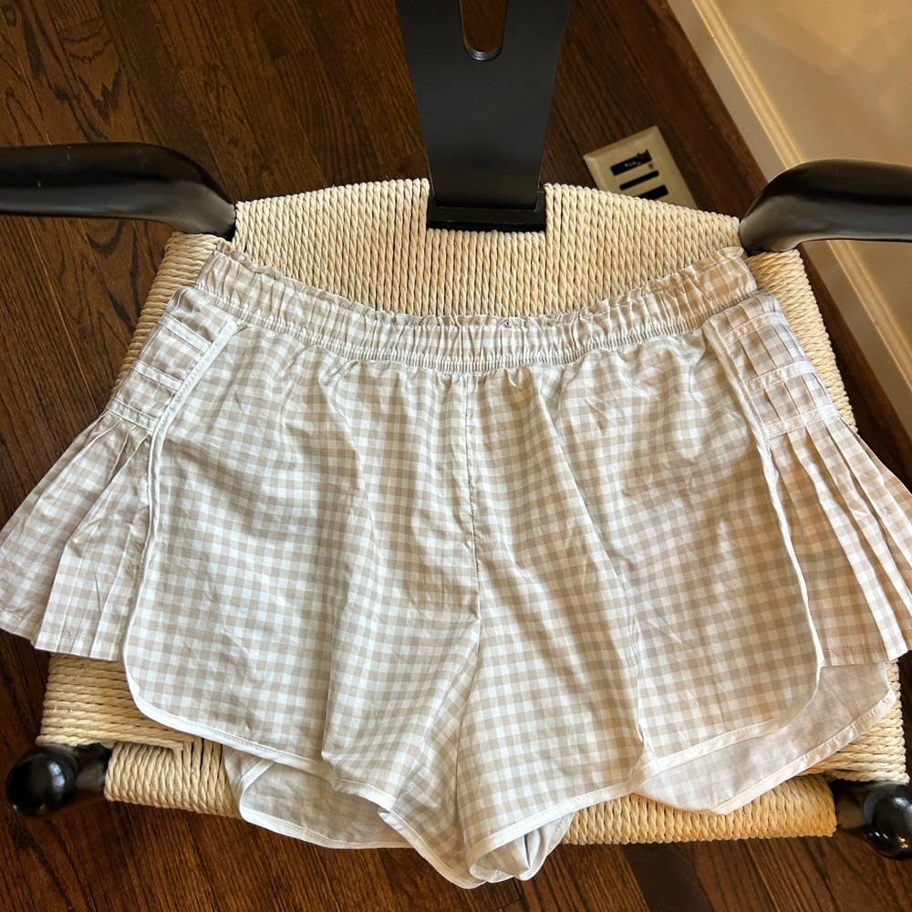 Cream Gingham Elastic-Waist Shorts with Side Ruffles - Picture 4 of 4